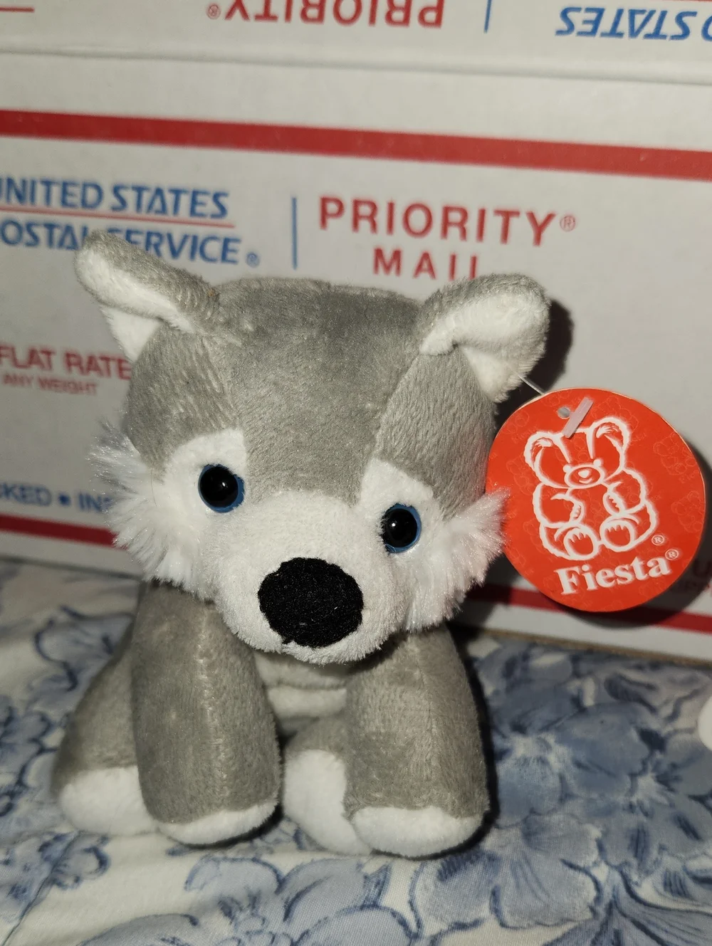 NWT HUSKEY Fiesta TOYS, gray/white